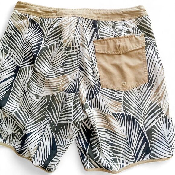 Vuori Men's Cruise Boardshort in Wheat Fronds Size 32 - Picture 5 of 6